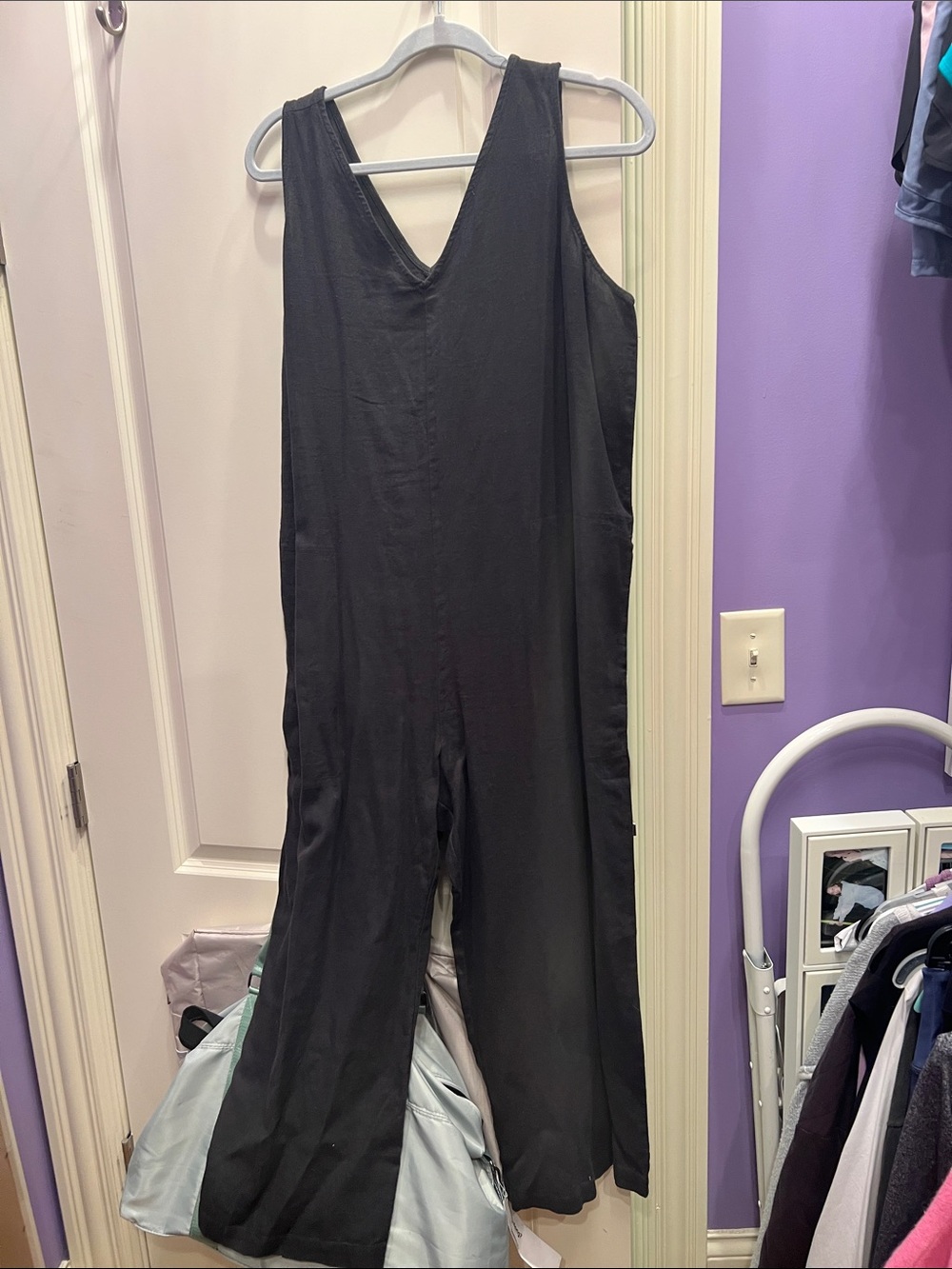 Universal Thread Black Sleeveless V-Neck Wide-Leg Jumpsuit